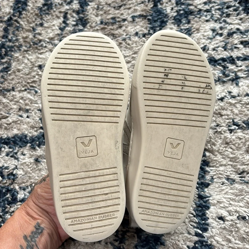 Veja toddler size 11 sneakers EUC - Picture 7 of 8